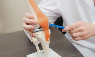 Что делать и как лечить боль под коленом