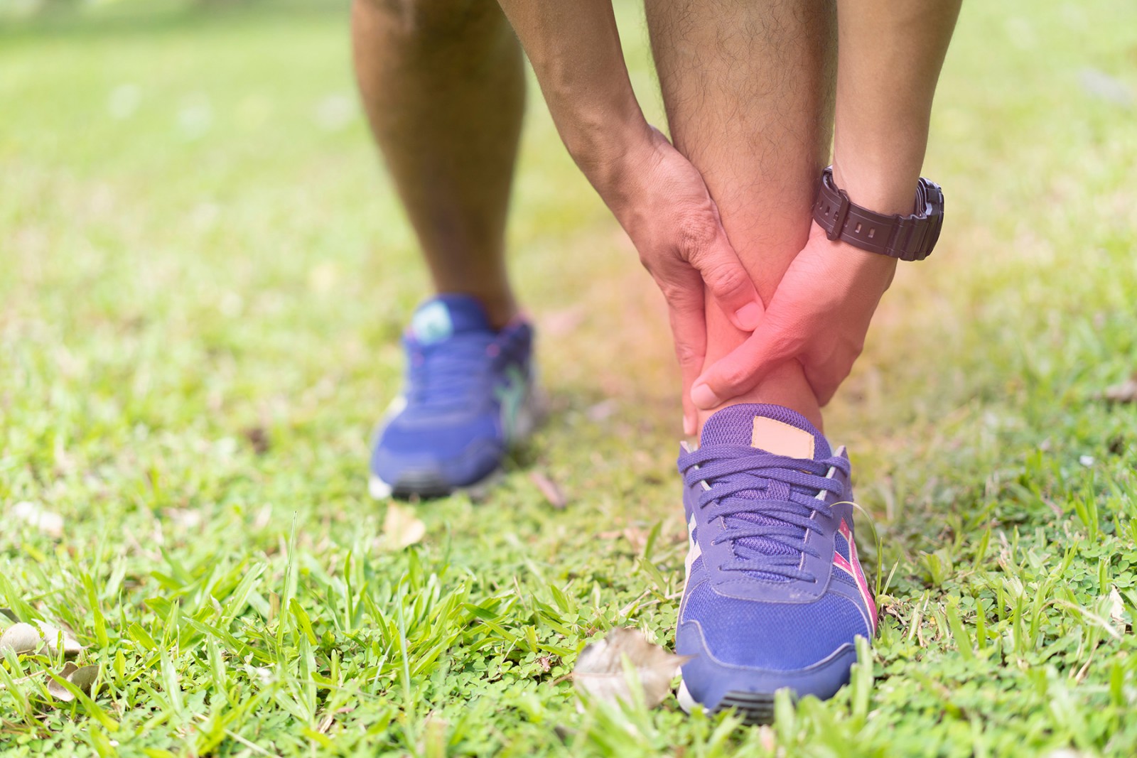 Как найти причину болей и покалывания в ногах