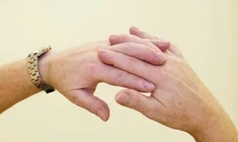 Онемение пальцев правой руки: физиологические причины